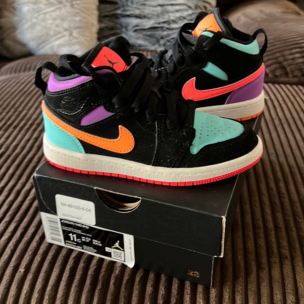 Jordan 1 mid (toddler 11) 💜💙🧡